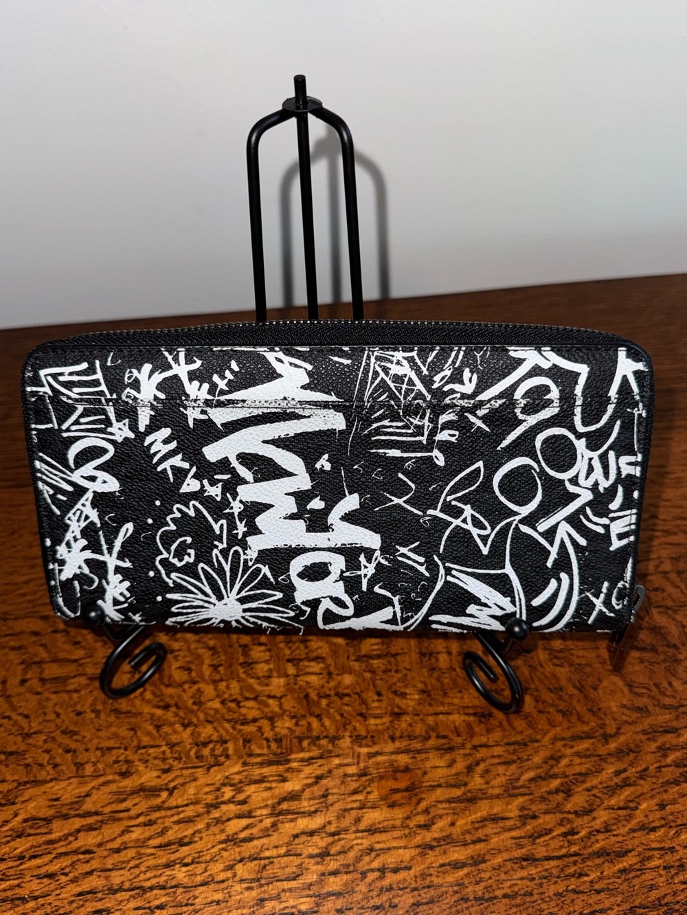 Michael Kors Black Wallet with White Graffiti Print - Picture 2 of 9